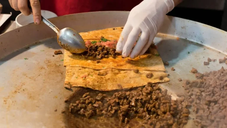 Geleneksel Lezzet Durakları: Tantuni Ustalık Atölyesi